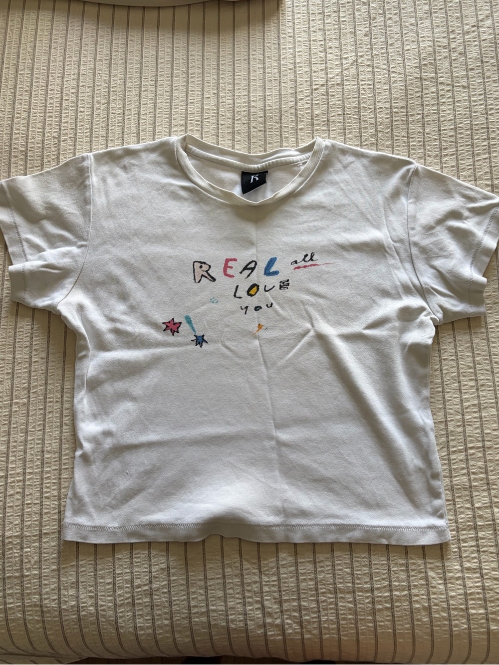 Realisation Par White Cropped Graphic Tee with Multicolor Print